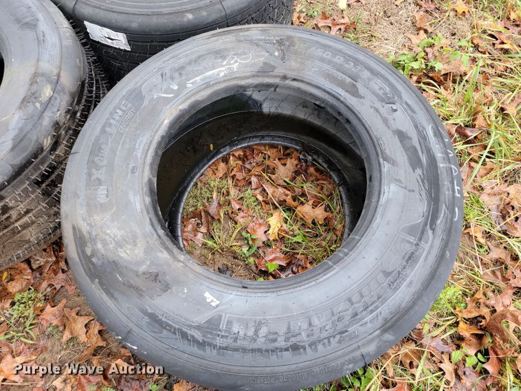 image for item KQ9184 (5) 445/50R22.5 tires