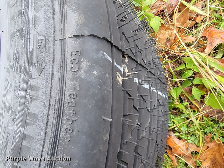 image for item KQ9184 (5) 445/50R22.5 tires