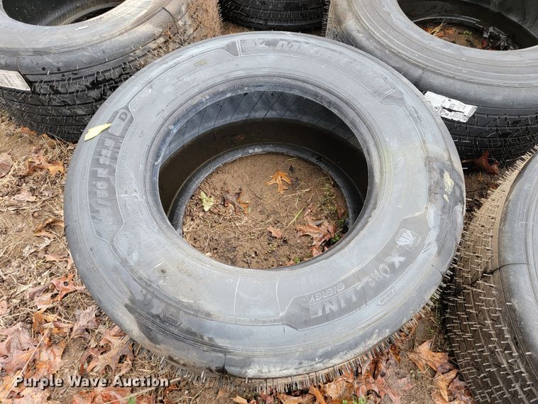 image for item KQ9184 (5) 445/50R22.5 tires