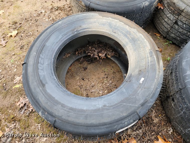 image for item KQ9184 (5) 445/50R22.5 tires