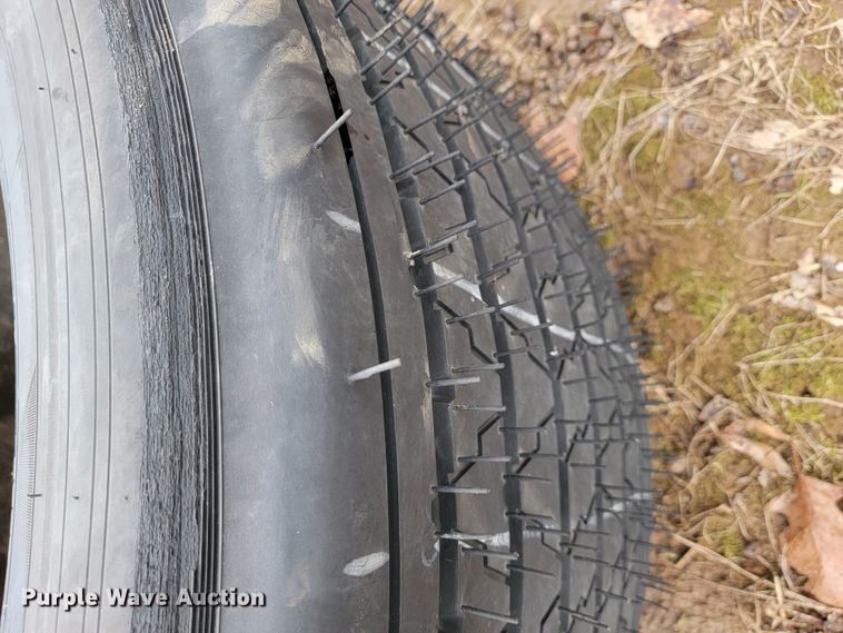 image for item KQ9184 (5) 445/50R22.5 tires