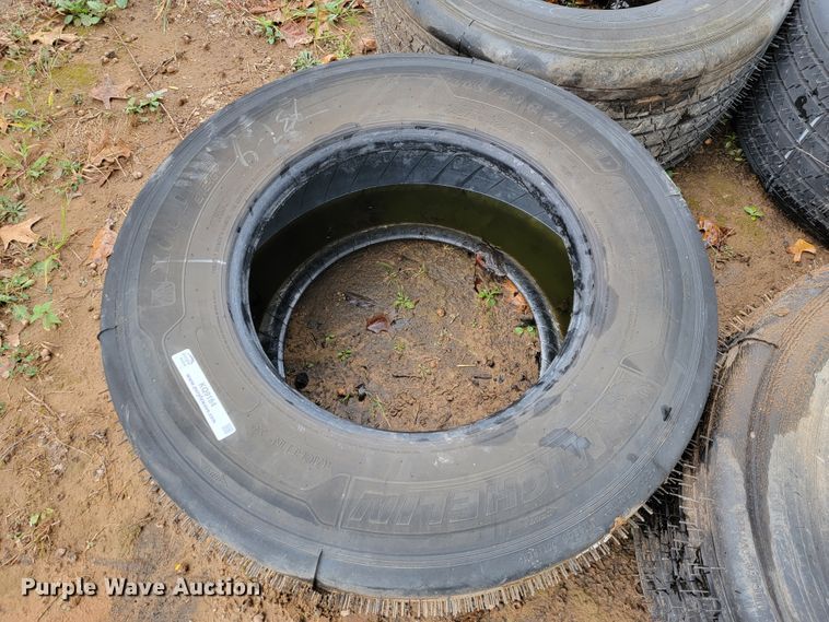 image for item KQ9184 (5) 445/50R22.5 tires