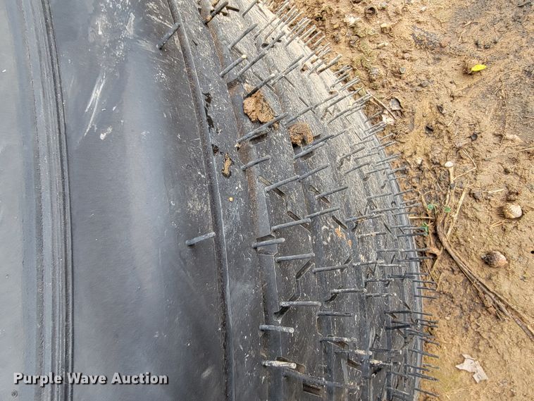 image for item KQ9184 (5) 445/50R22.5 tires