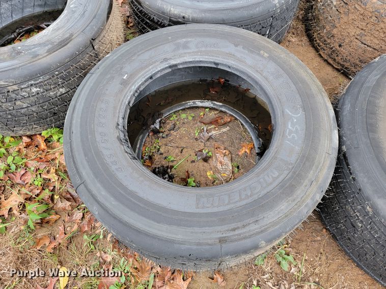 image for item KQ9184 (5) 445/50R22.5 tires