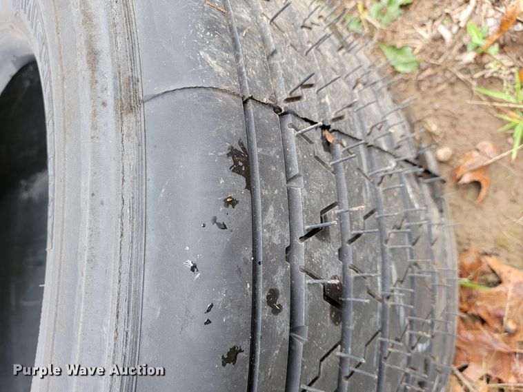 image for item KQ9184 (5) 445/50R22.5 tires