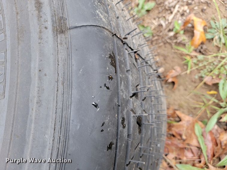 image for item KQ9184 (5) 445/50R22.5 tires