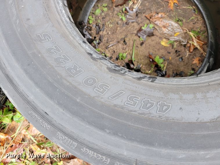 image for item KQ9184 (5) 445/50R22.5 tires