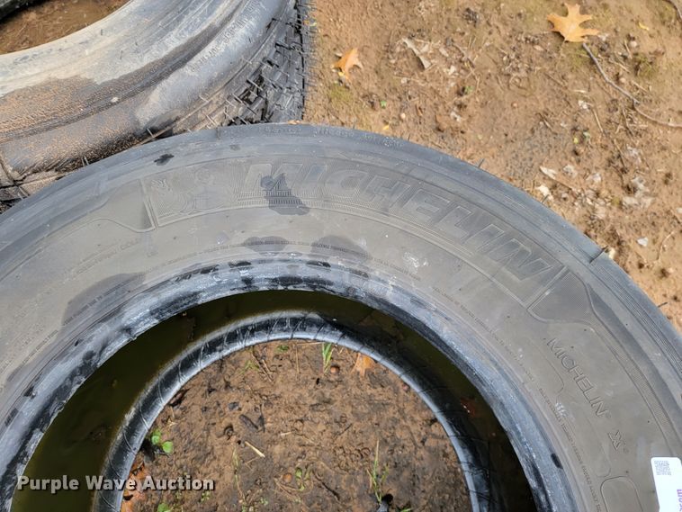 image for item KQ9184 (5) 445/50R22.5 tires