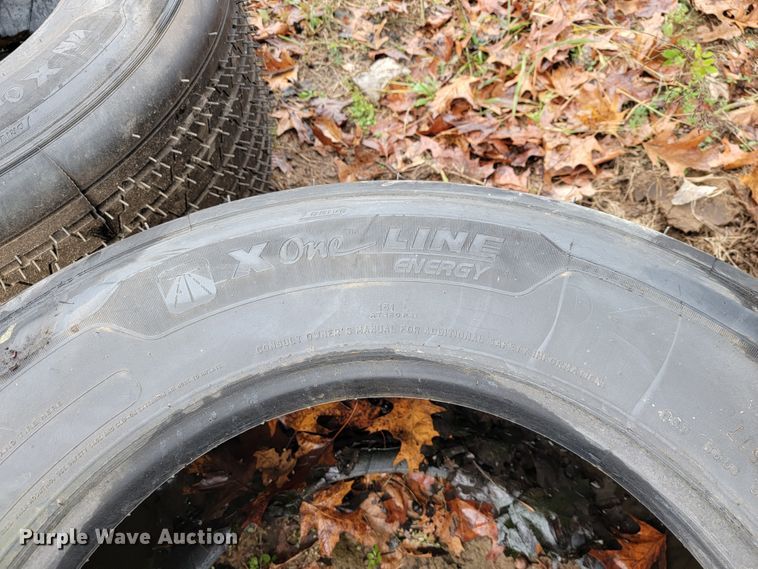 image for item KQ9184 (5) 445/50R22.5 tires