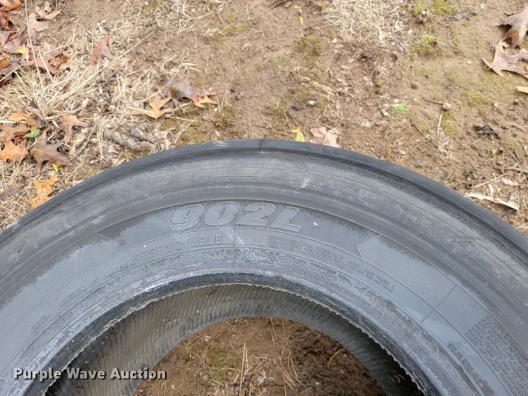 image for item KQ9184 (5) 445/50R22.5 tires