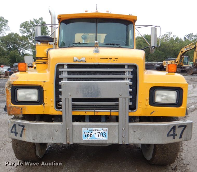 image for item DG1874 2000 Mack R690S  ready mix truck