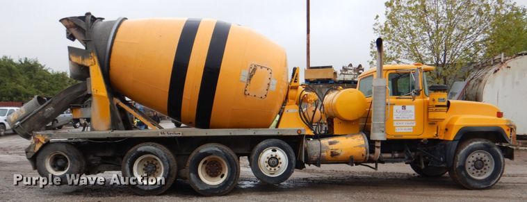 image for item DG1874 2000 Mack R690S  ready mix truck