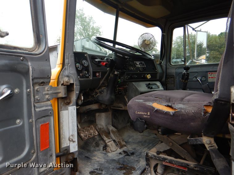 image for item DG1874 2000 Mack R690S  ready mix truck