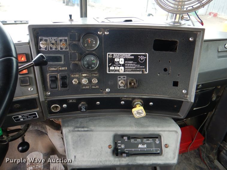 image for item DG1874 2000 Mack R690S  ready mix truck