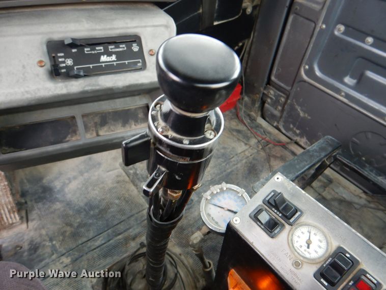 image for item DG1874 2000 Mack R690S  ready mix truck