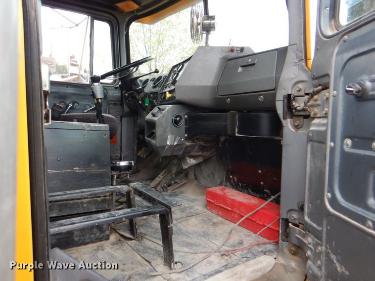 image for item DG1874 2000 Mack R690S  ready mix truck