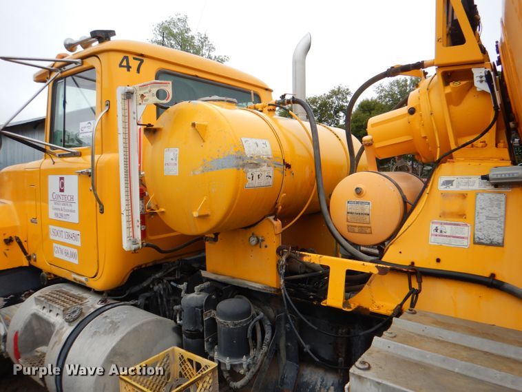 image for item DG1874 2000 Mack R690S  ready mix truck