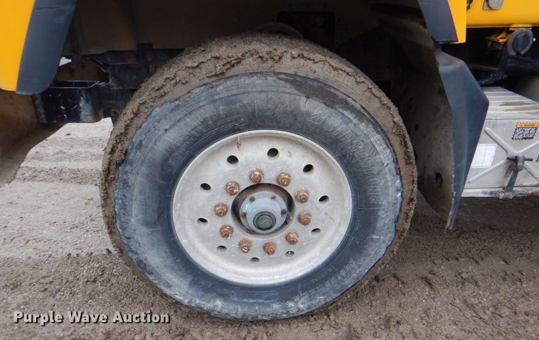 image for item DG1874 2000 Mack R690S  ready mix truck