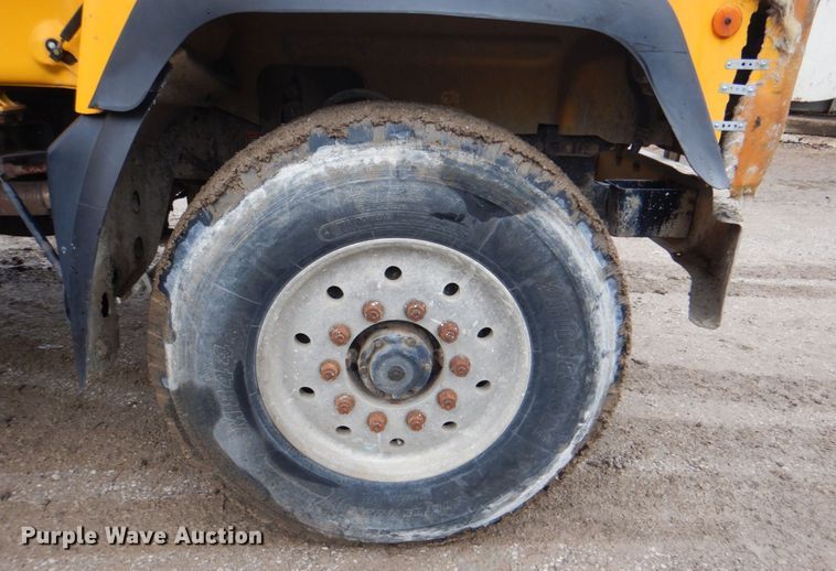 image for item DG1874 2000 Mack R690S  ready mix truck