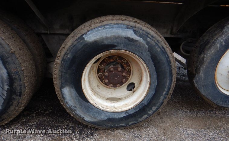 image for item DG1874 2000 Mack R690S  ready mix truck