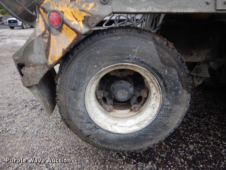 image for item DG1874 2000 Mack R690S  ready mix truck