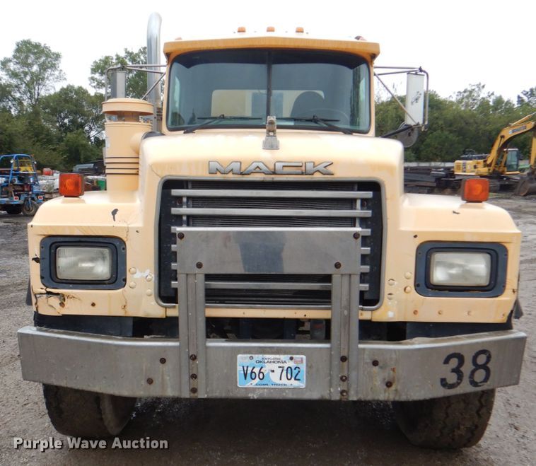 image for item DG1875 1998 Mack RD960S  ready mix truck