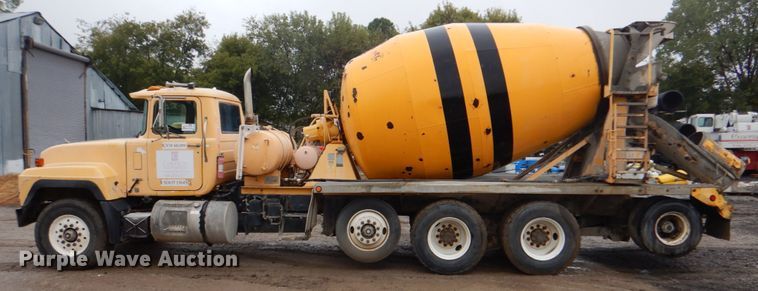 image for item DG1875 1998 Mack RD960S  ready mix truck