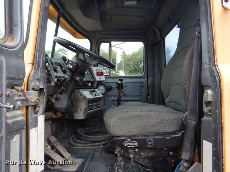 image for item DG1875 1998 Mack RD960S  ready mix truck