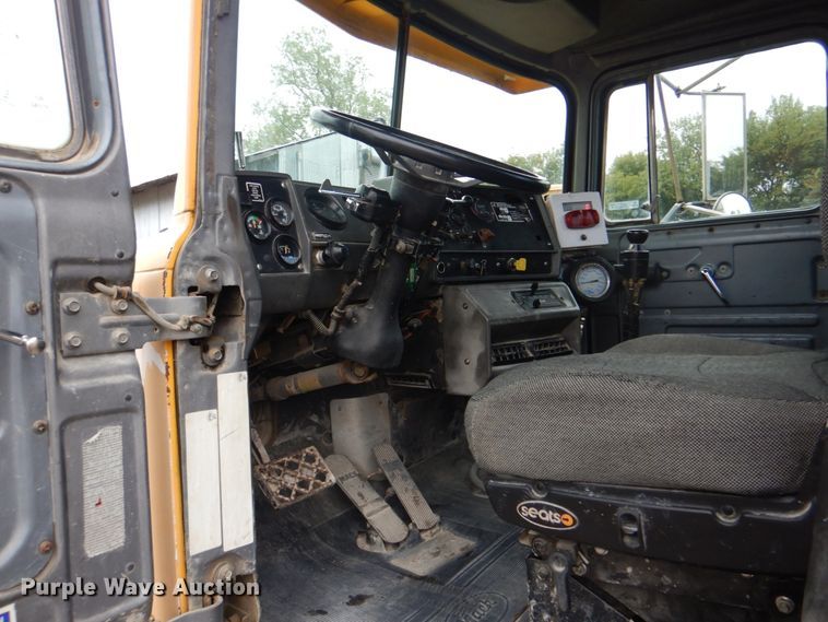 image for item DG1875 1998 Mack RD960S  ready mix truck