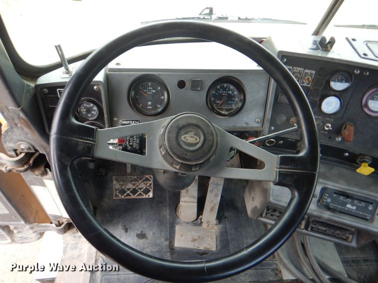 image for item DG1875 1998 Mack RD960S  ready mix truck