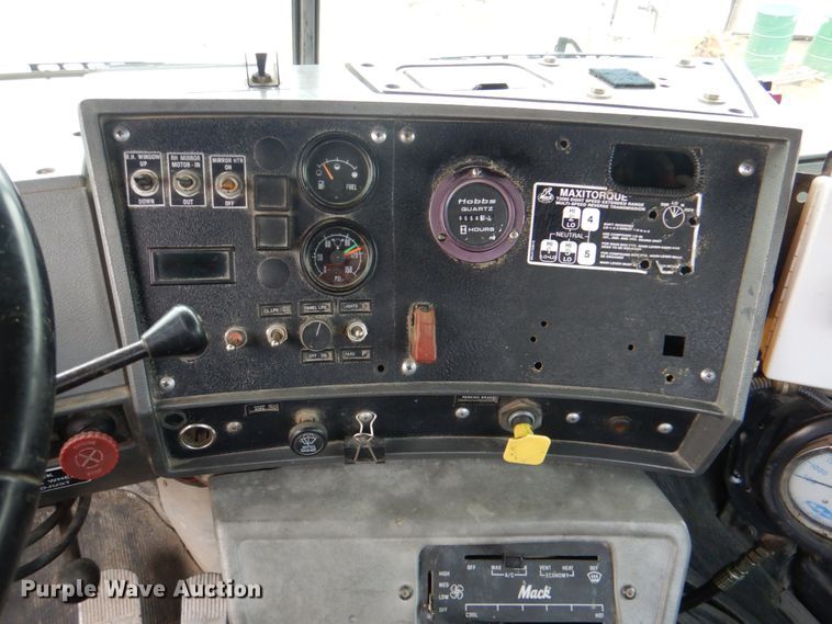 image for item DG1875 1998 Mack RD960S  ready mix truck