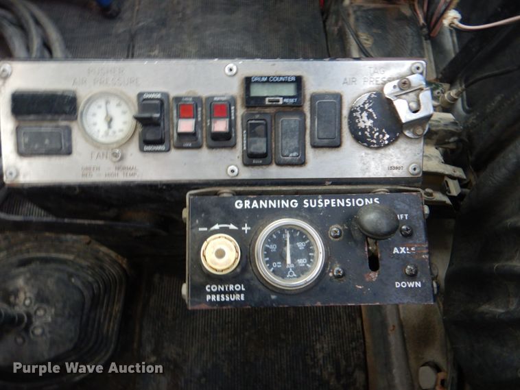 image for item DG1875 1998 Mack RD960S  ready mix truck