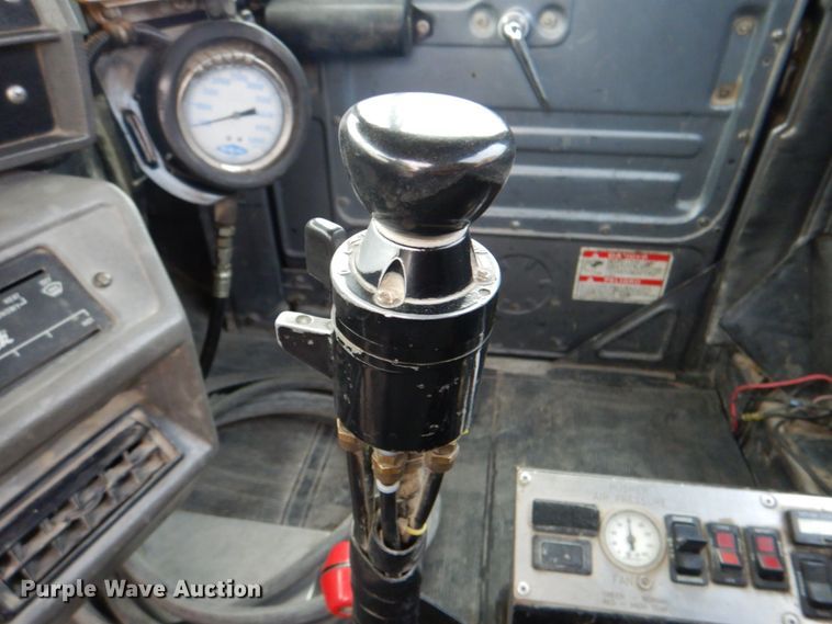 image for item DG1875 1998 Mack RD960S  ready mix truck