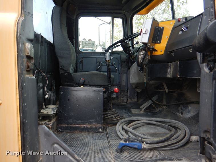 image for item DG1875 1998 Mack RD960S  ready mix truck