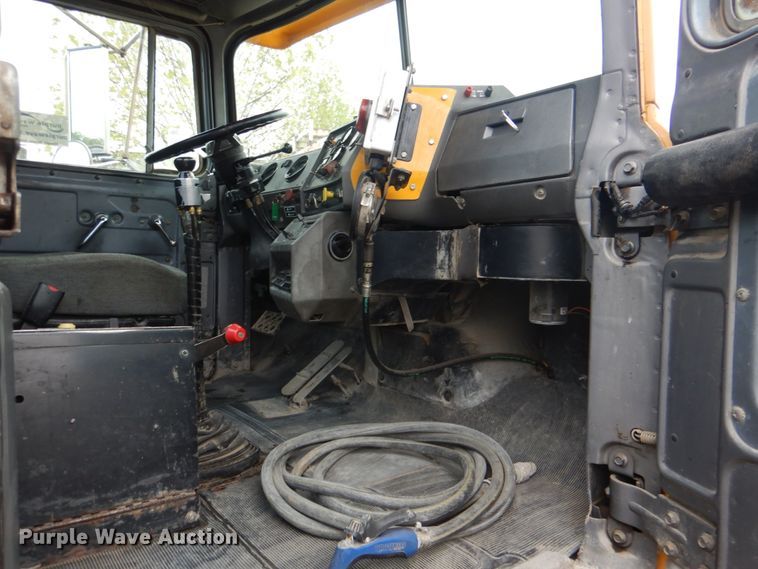 image for item DG1875 1998 Mack RD960S  ready mix truck