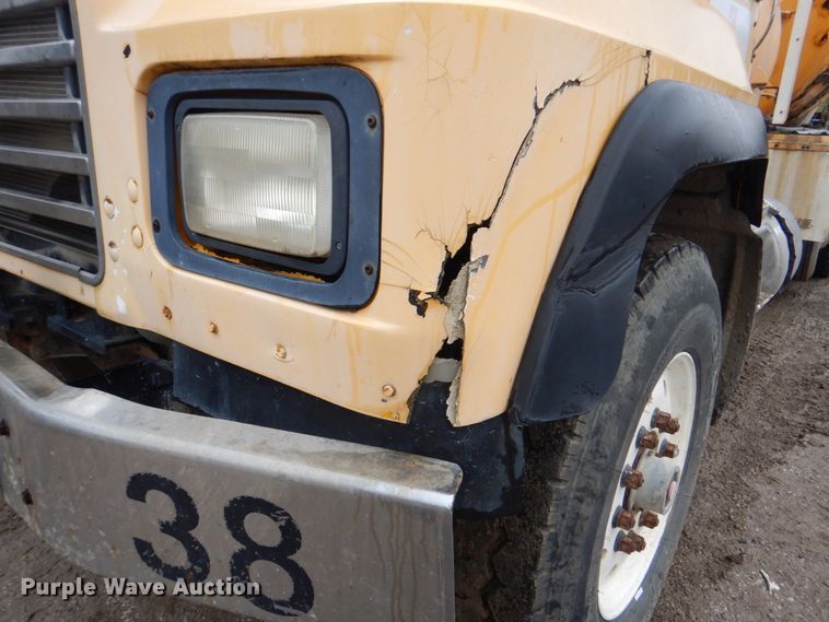 image for item DG1875 1998 Mack RD960S  ready mix truck