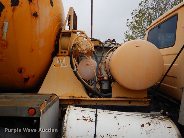 image for item DG1875 1998 Mack RD960S  ready mix truck