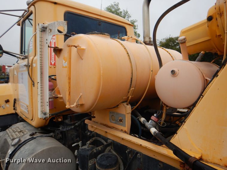 image for item DG1875 1998 Mack RD960S  ready mix truck