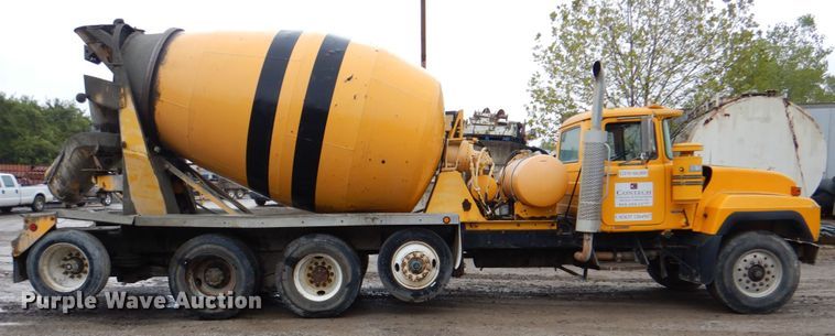 image for item DG1876 1999 Mack RD690S  ready mix truck