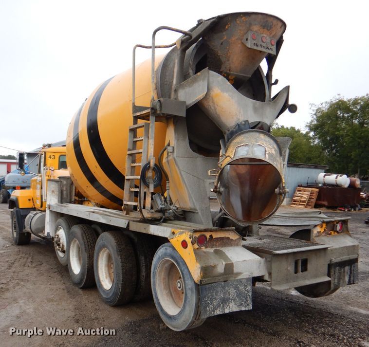 image for item DG1876 1999 Mack RD690S  ready mix truck