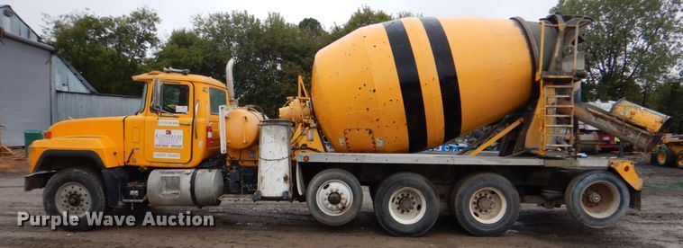 image for item DG1876 1999 Mack RD690S  ready mix truck