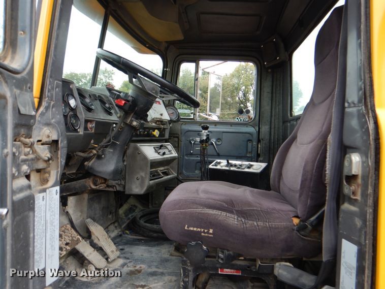 image for item DG1876 1999 Mack RD690S  ready mix truck