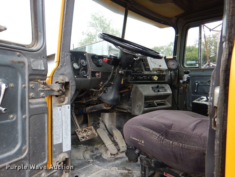 image for item DG1876 1999 Mack RD690S  ready mix truck