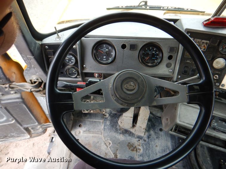 image for item DG1876 1999 Mack RD690S  ready mix truck