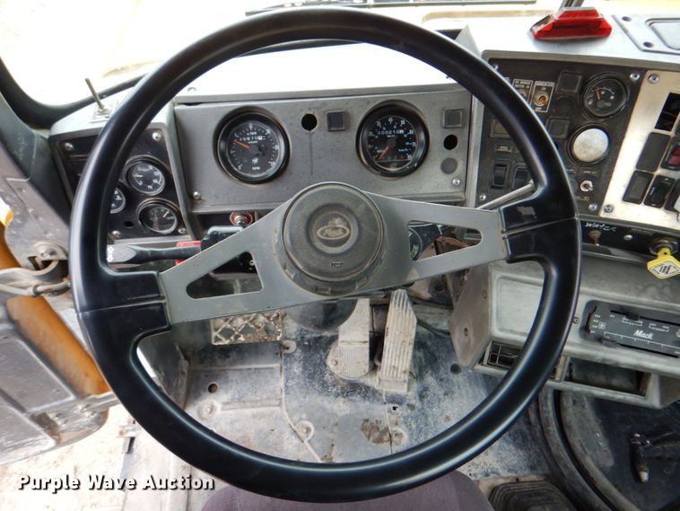 image for item DG1876 1999 Mack RD690S  ready mix truck