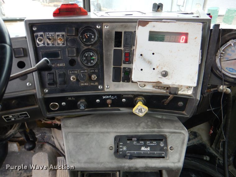 image for item DG1876 1999 Mack RD690S  ready mix truck