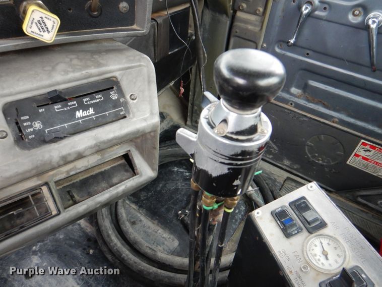 image for item DG1876 1999 Mack RD690S  ready mix truck