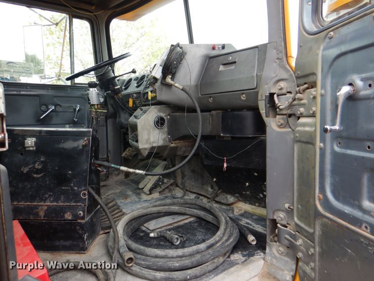 image for item DG1876 1999 Mack RD690S  ready mix truck