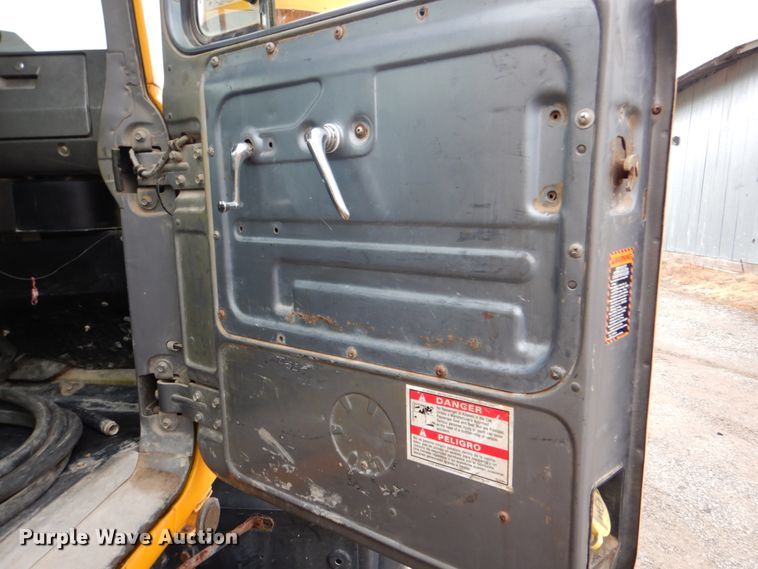 image for item DG1876 1999 Mack RD690S  ready mix truck