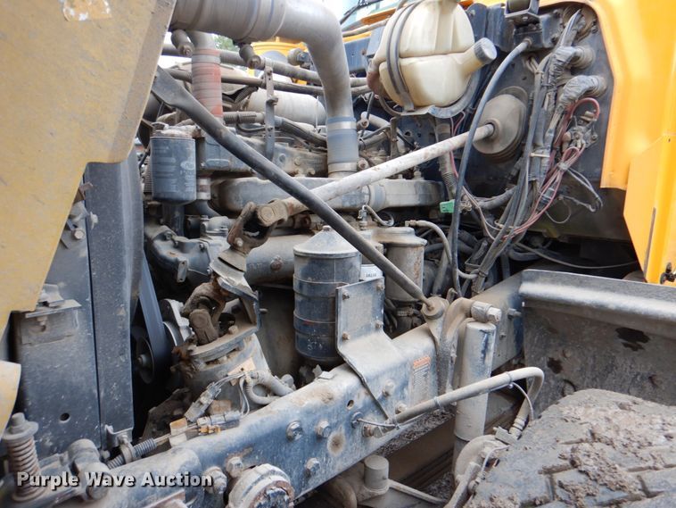 image for item DG1876 1999 Mack RD690S  ready mix truck